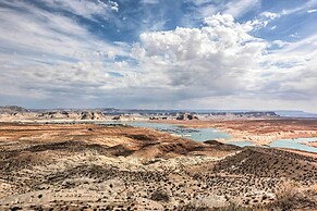 Lake Powell Views: Mid-century Home in Page