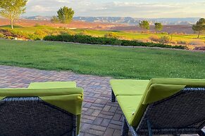 Lake Powell Views: Mid-century Home in Page