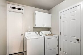 Lake Powell Views: Mid-century Home in Page