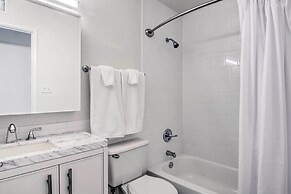 Lake Powell Views: Mid-century Home in Page