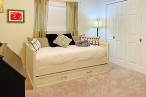 Lake Powell Views: Mid-century Home in Page