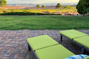 Lake Powell Views: Mid-century Home in Page