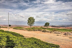 Lake Powell Views: Mid-century Home in Page