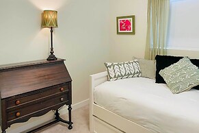 Lake Powell Views: Mid-century Home in Page