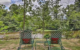Cozy Smoky Mtn Retreat on River w/ Fire Pit & Deck
