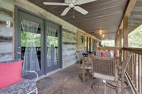 Cozy Smoky Mtn Retreat on River w/ Fire Pit & Deck