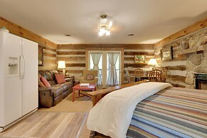 Cozy Smoky Mtn Retreat on River w/ Fire Pit & Deck