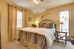 Cozy Smoky Mtn Retreat on River w/ Fire Pit & Deck