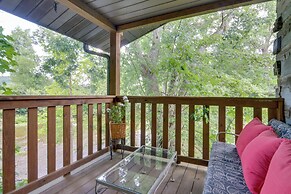 Cozy Smoky Mtn Retreat on River w/ Fire Pit & Deck