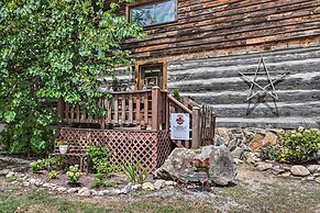 Cozy Smoky Mtn Retreat on River w/ Fire Pit & Deck