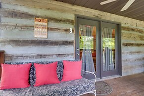 Cozy Smoky Mtn Retreat on River w/ Fire Pit & Deck