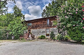 Cozy Smoky Mtn Retreat on River w/ Fire Pit & Deck