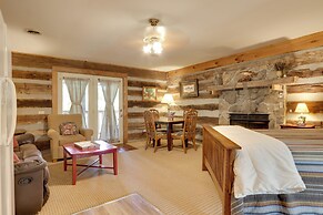 Cozy Smoky Mtn Retreat on River w/ Fire Pit & Deck