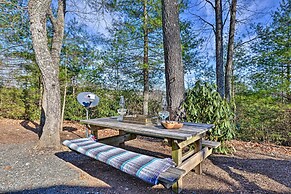 Cabin Near Boone w/ Hot Tub & Mountain Views