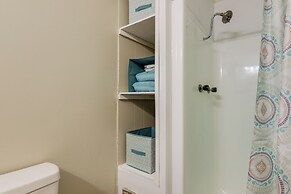 Pet-friendly Ohio Escape w/ Deck & Community Dock!