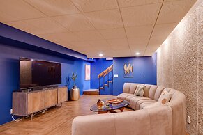 Mid-century Modern Home w/ Fire Pit & Gas Grill!