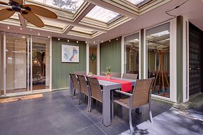 Mid-century Modern Home w/ Fire Pit & Gas Grill!