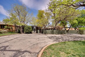 Mid-century Modern Home w/ Fire Pit & Gas Grill!