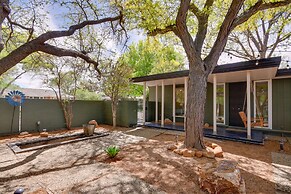 Mid-century Modern Home w/ Fire Pit & Gas Grill!