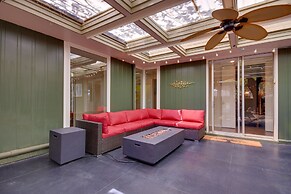 Mid-century Modern Home w/ Fire Pit & Gas Grill!