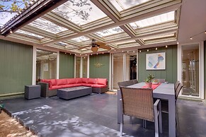 Mid-century Modern Home w/ Fire Pit & Gas Grill!