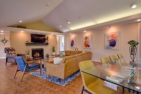 Mid-century Modern Home w/ Fire Pit & Gas Grill!