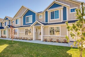 2 Mi to Zootah: Providence Townhome w/ Fireplaces