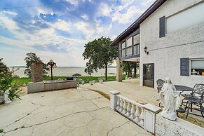 Lakefront Eufaula Escape w/ Dock + Private Beach!