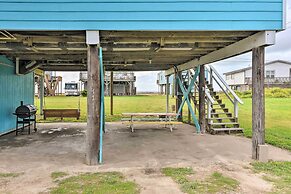 Walk to Ocean: Coastal Surfside Beach Bungalow!