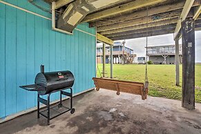 Walk to Ocean: Coastal Surfside Beach Bungalow!