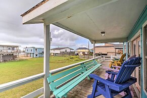 Walk to Ocean: Coastal Surfside Beach Bungalow!