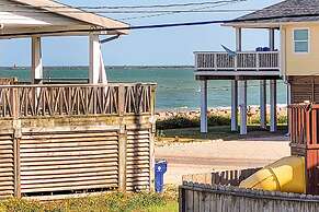 Walk to Ocean: Coastal Surfside Beach Bungalow!