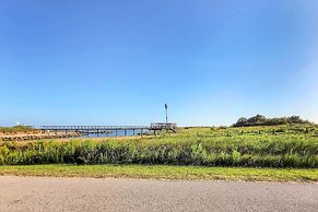 Walk to Ocean: Coastal Surfside Beach Bungalow!