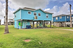 Walk to Ocean: Coastal Surfside Beach Bungalow!