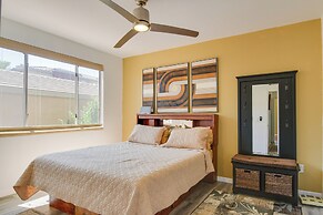 'red Rox' Phoenix Condo w/ Patio ~ 3 Mi to Airport