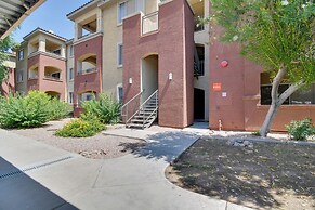'red Rox' Phoenix Condo w/ Patio ~ 3 Mi to Airport