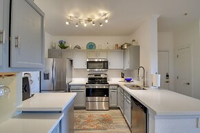 'red Rox' Phoenix Condo w/ Patio ~ 3 Mi to Airport