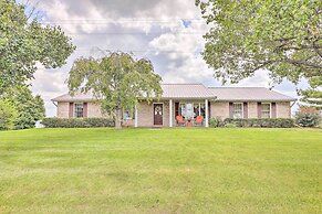 Charming Williamstown Retreat w/ Private Yard