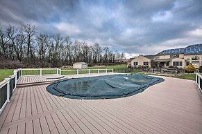 Pool & Furnished Patio: Group Getaway in Hershey