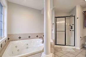 Pool & Furnished Patio: Group Getaway in Hershey