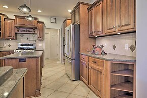 Pool & Furnished Patio: Group Getaway in Hershey