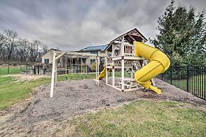 Pool & Furnished Patio: Group Getaway in Hershey