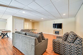 Pool & Furnished Patio: Group Getaway in Hershey