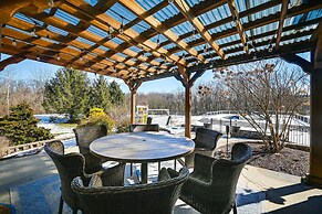 Pool & Furnished Patio: Group Getaway in Hershey