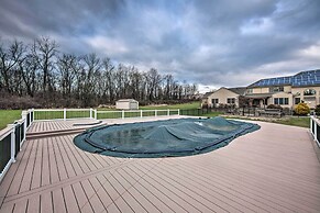 Pool & Furnished Patio: Group Getaway in Hershey