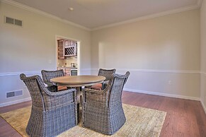 Pool & Furnished Patio: Group Getaway in Hershey