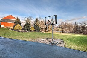 Pool & Furnished Patio: Group Getaway in Hershey