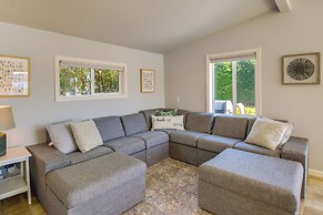 Waterfront Hood Canal Cottage: Steps to the Beach!