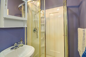 Waterfront Hood Canal Cottage: Steps to the Beach!