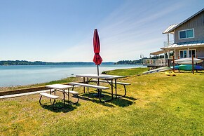Waterfront Hood Canal Cottage: Steps to the Beach!